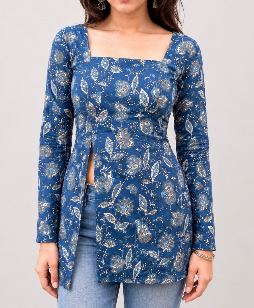 Ditvi Stright Sleeves Kurti
