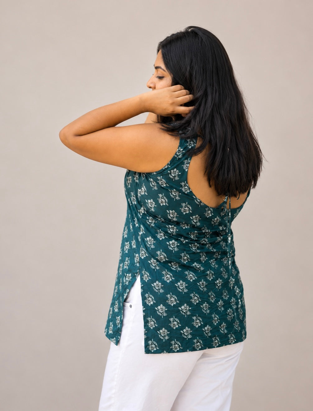 Riha Sleeveless kurti