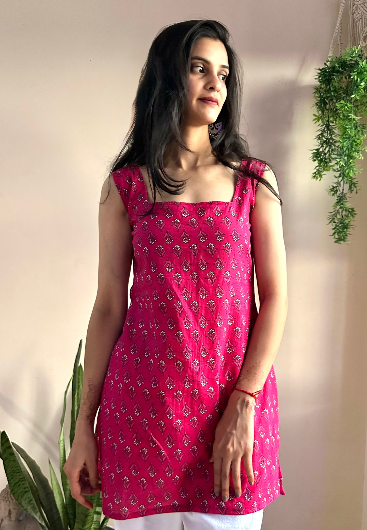 Noor Sleeveless kurti