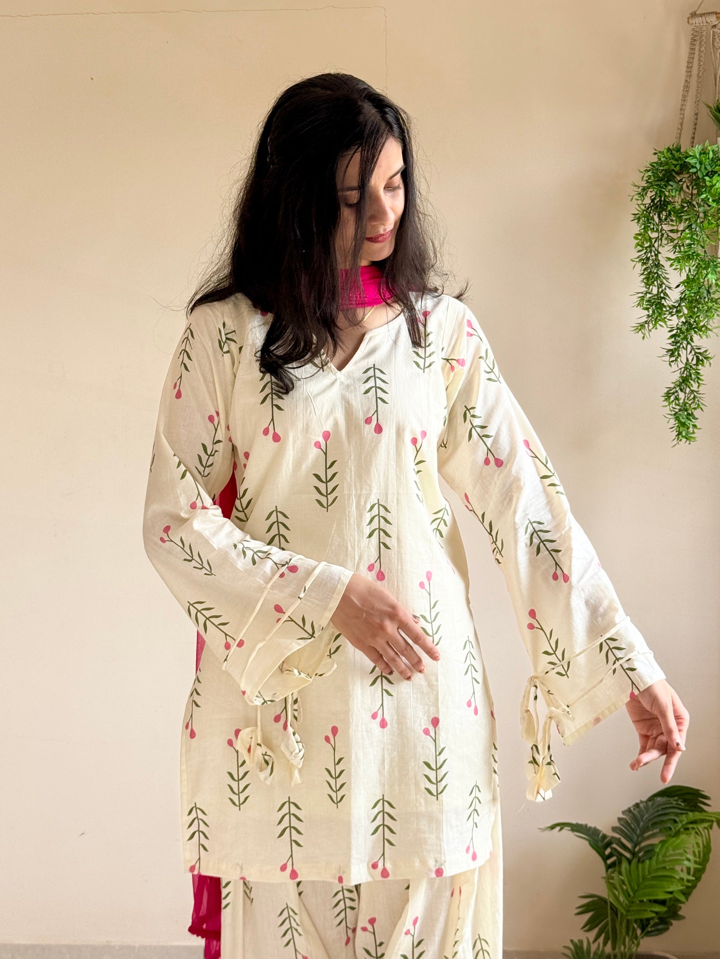 Hans Farsi Salwar Set With Lining and pink dupatta