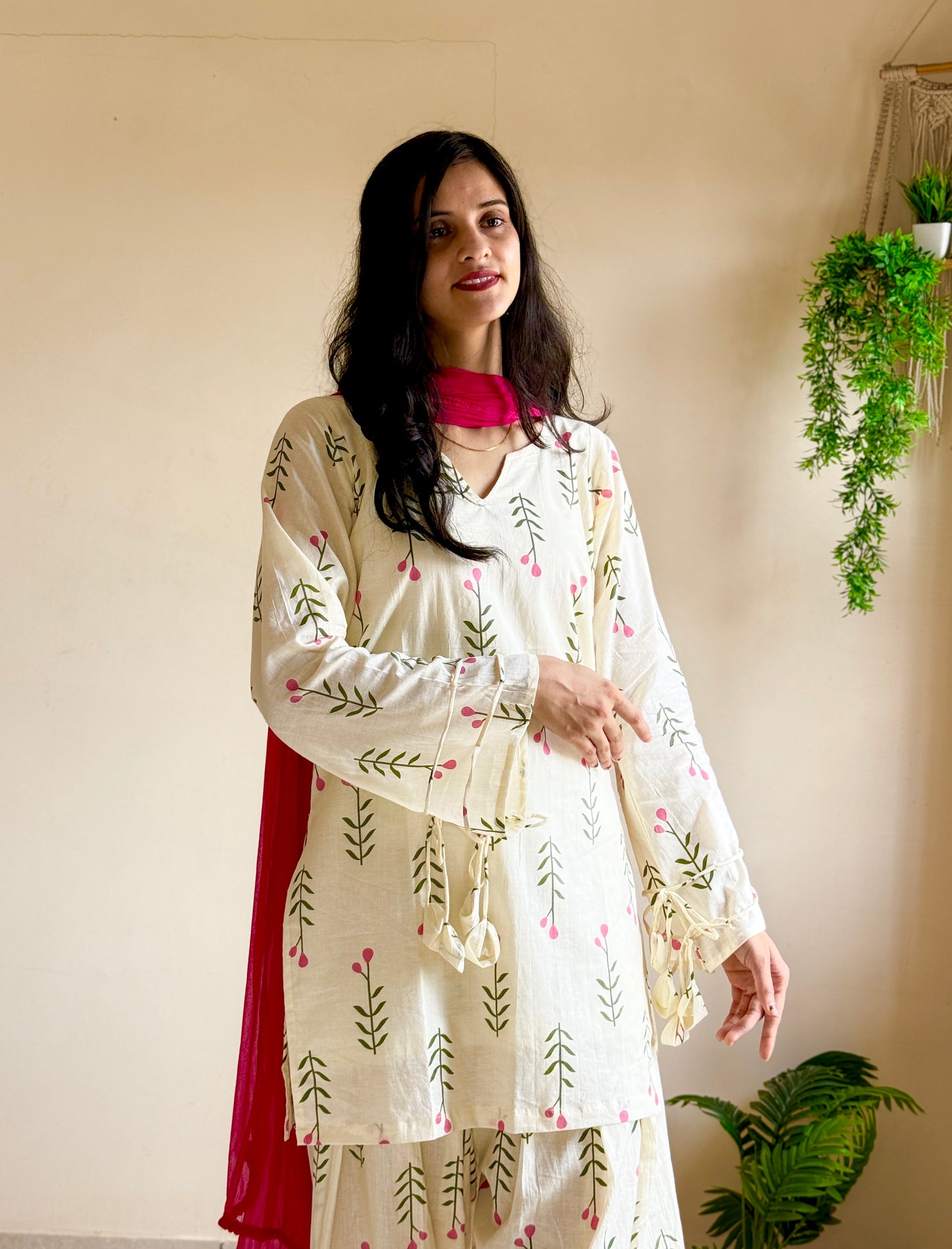 Hans Farsi Salwar Set With Lining and pink dupatta