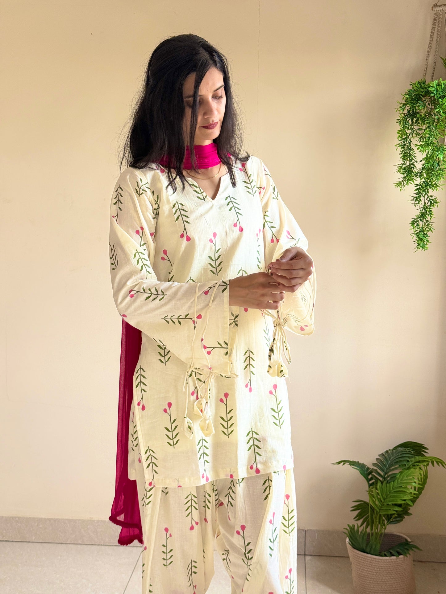 Hans Farsi Salwar Set With Lining and pink dupatta