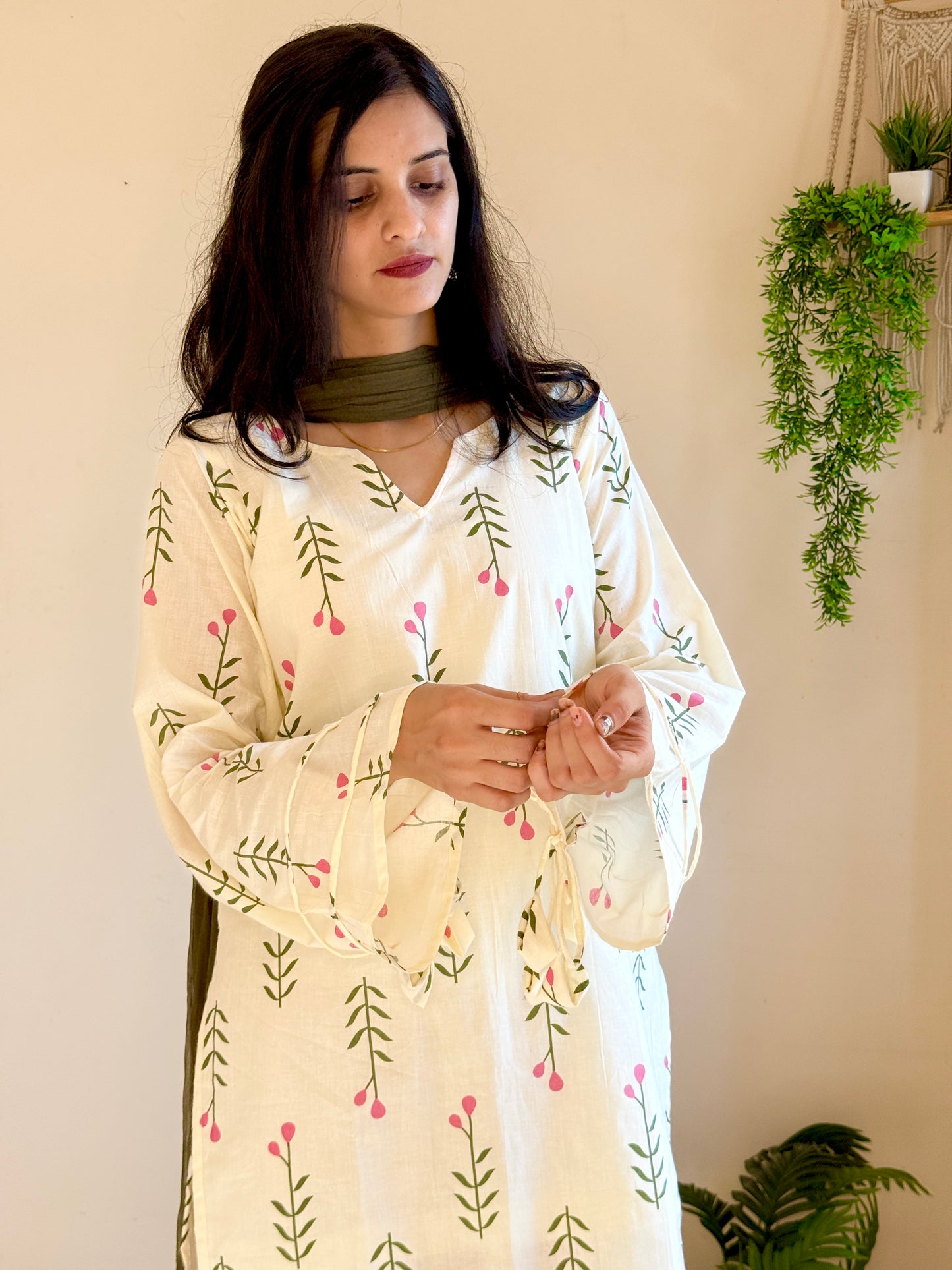Hans Farsi Salwar Set With Lining and green duptta