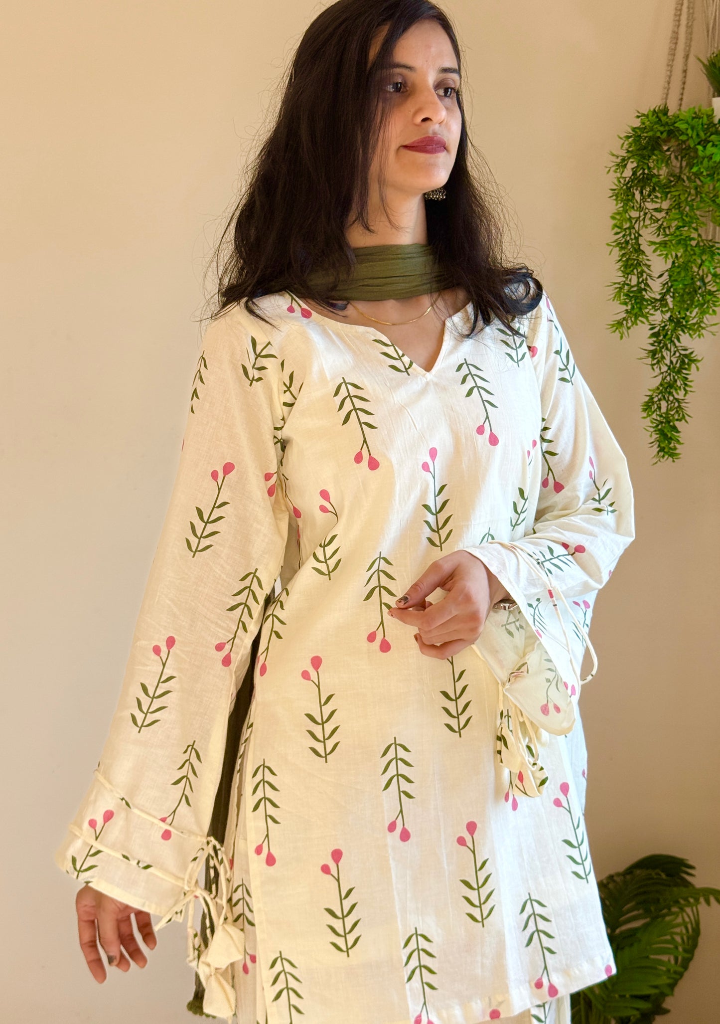Hans Farsi Salwar Set With Lining and green duptta