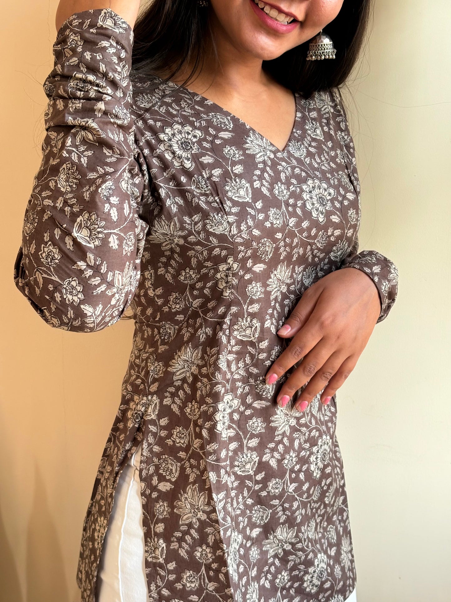 Saanjh Straight Sleeves Kurti