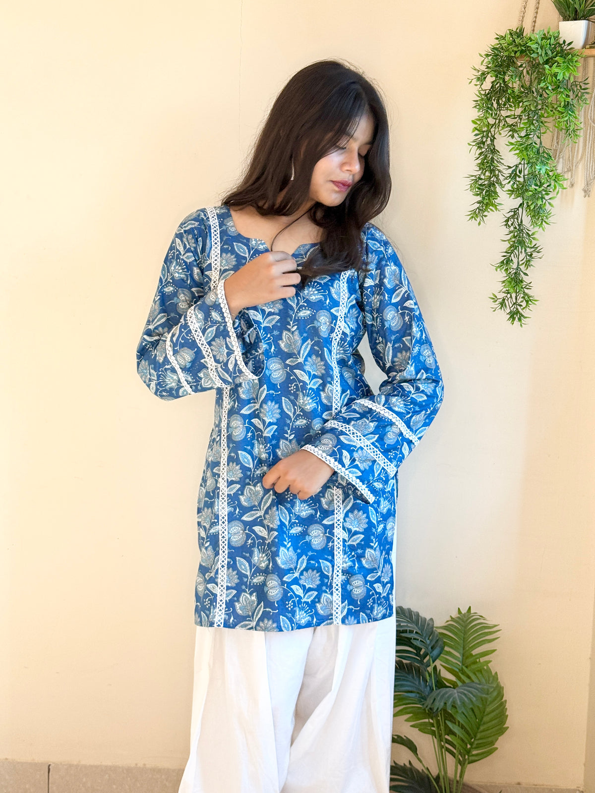 Ditvi Farsi Salwar Set