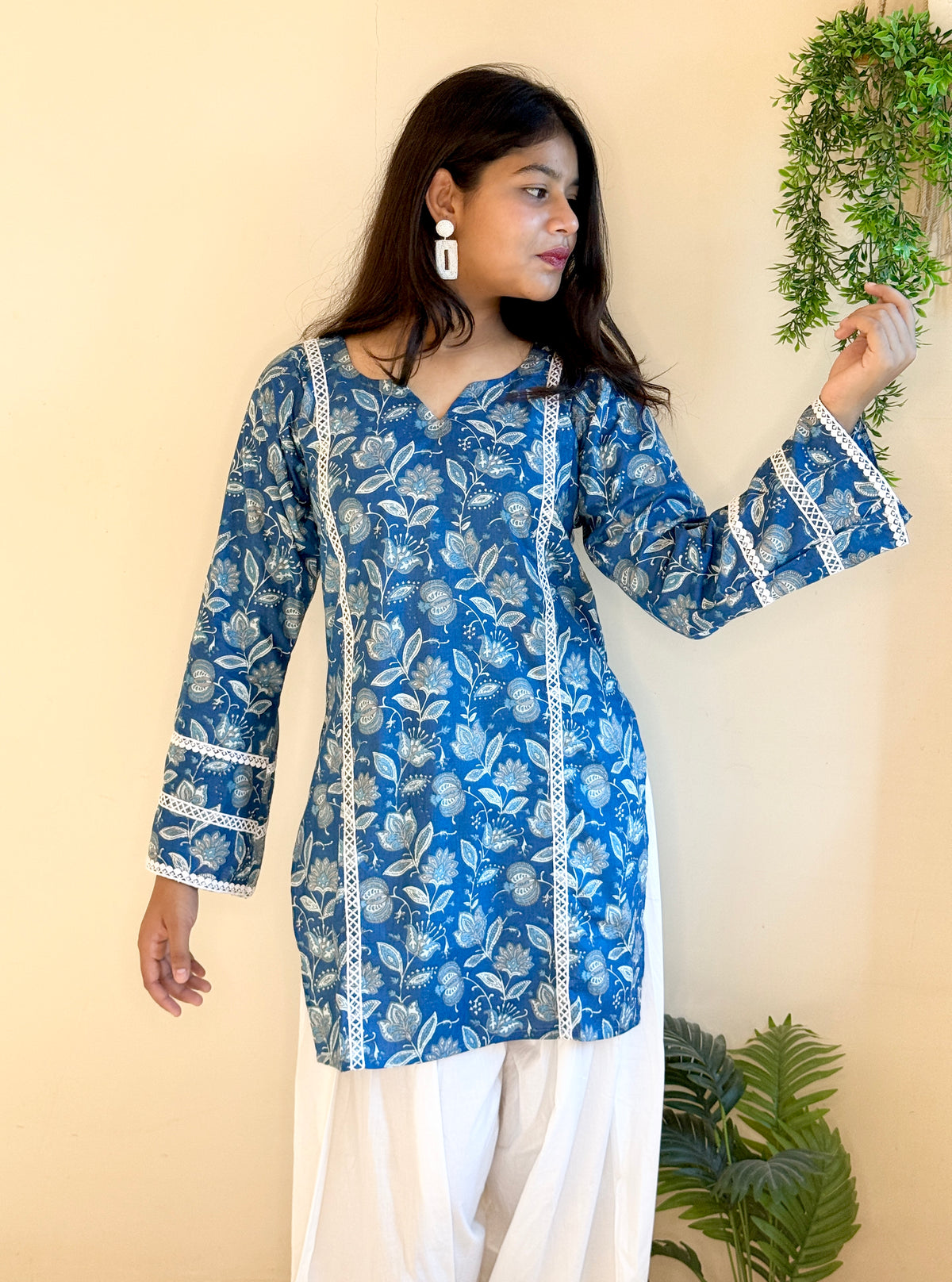 Ditvi Farsi Salwar Set