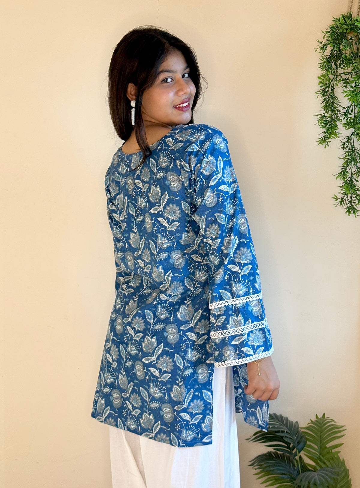 Ditvi Farsi Salwar Set