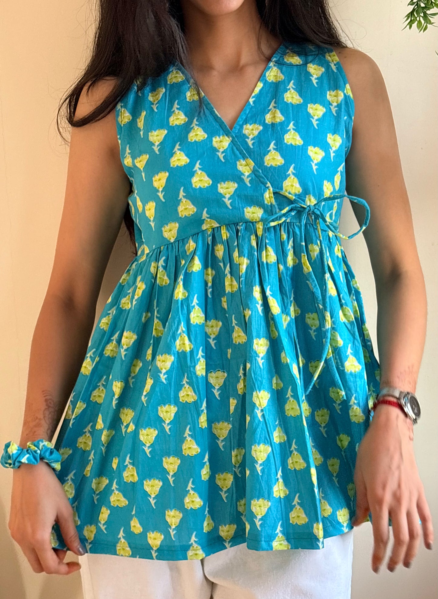 Saanvi Sleeveless kurti