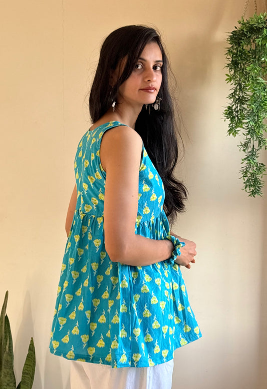 Saanvi Sleeveless kurti